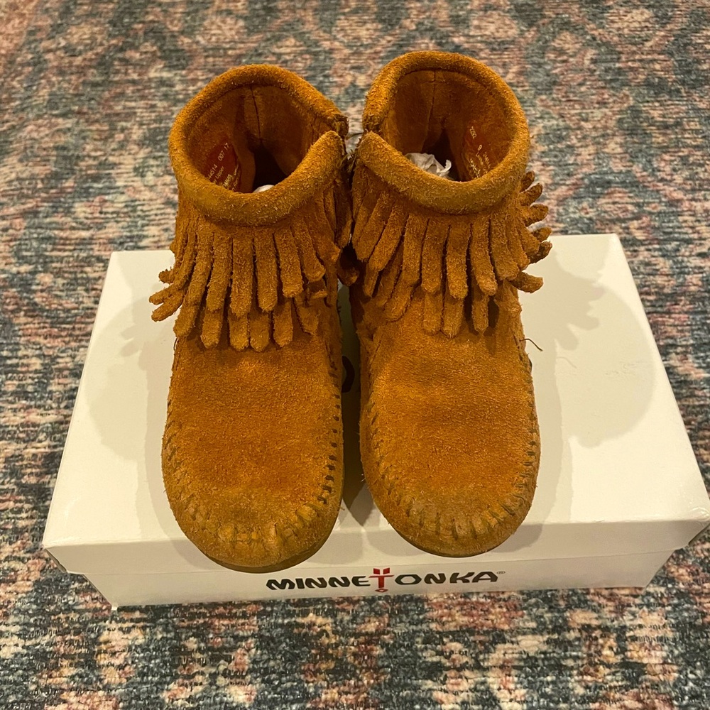 Minnetonka Suede Brown bootie - girls sz 9